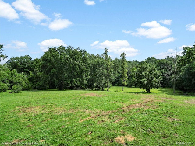 000 W Pointe Dr, Waterford, MI 48329