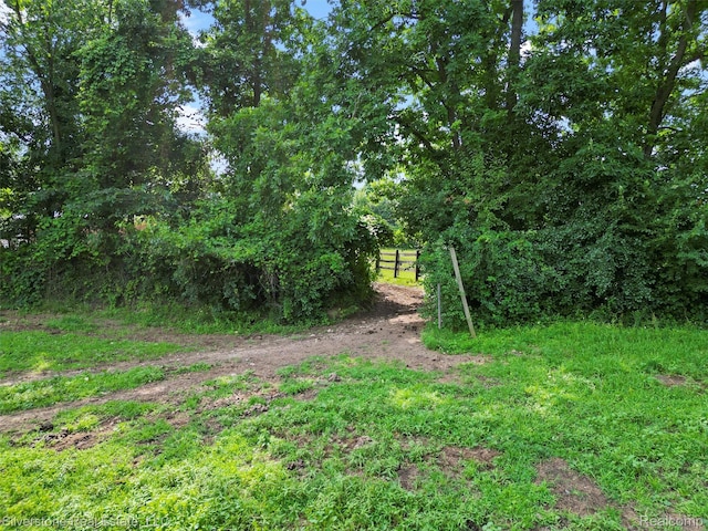 000 W Pointe Dr, Waterford, MI 48329