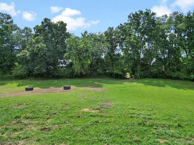 000 W Pointe Dr, Waterford, MI 48329