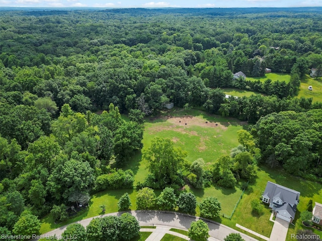 000 W Pointe Dr, Waterford, MI 48329