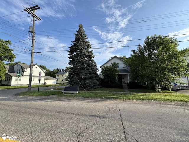 3926 W Court St, Flint, MI 48532 - view of front of home