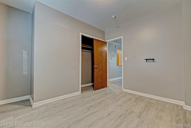 1425 Lincoln Ave, Flint, MI 48507 - unfurnished bedroom with wood finished floors and a closet