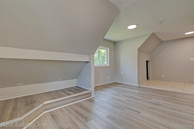 1425 Lincoln Ave, Flint, MI 48507 - bonus room with lofted ceiling and wood finished floors