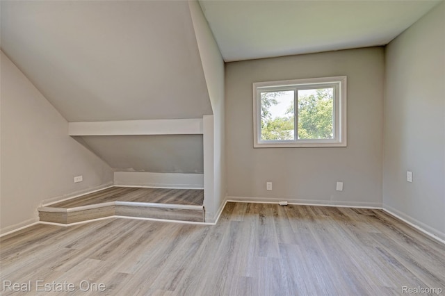 1425 Lincoln Ave, Flint, MI 48507 - bonus room with wood finished floors and baseboards