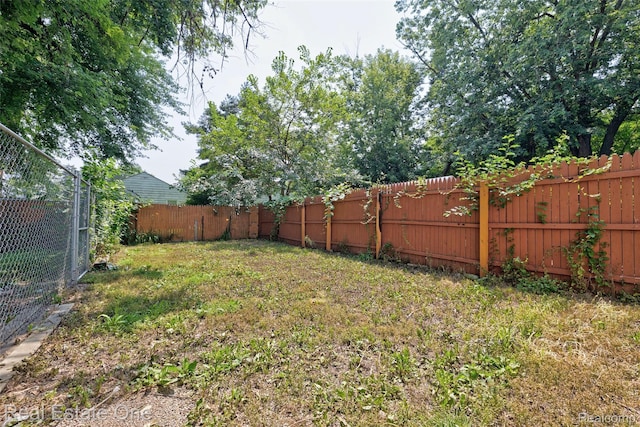 1425 Lincoln Ave, Flint, MI 48507 - view of fenced backyard
