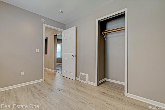 1425 Lincoln Ave, Flint, MI 48507 - unfurnished bedroom featuring wood finished floors and a closet