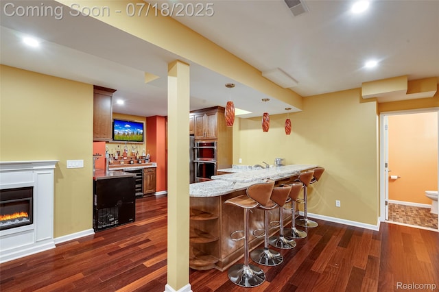 24352 Cavendish Ave W, Novi, MI 48375 - kitchen featuring dark wood-type flooring, wine cooler, a peninsula, a breakfast bar area, and recessed lighting
