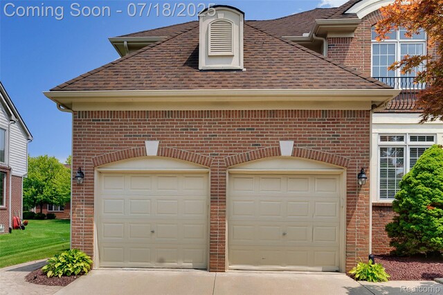 24352 Cavendish Ave W, Novi, MI 48375 - garage with driveway