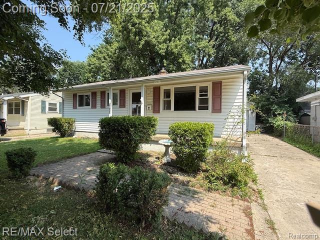3837 Holly Ave, Flint, MI 48506 - photo 2