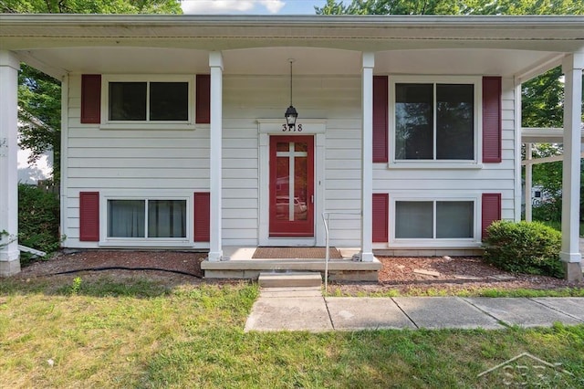 3118 Spruce St, Midland, MI 48640 - view of front facade with a porch