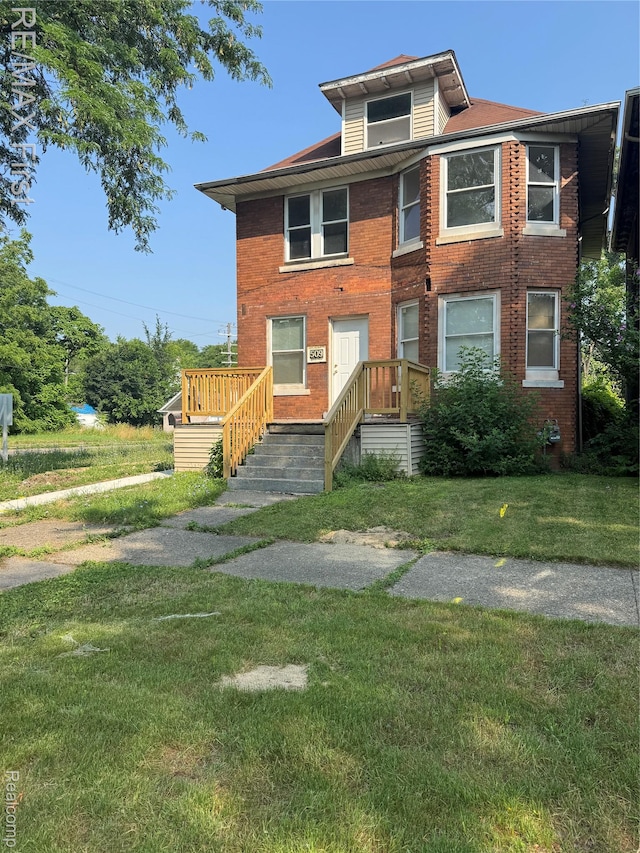 509 Englewood St, Detroit, MI 48202 - american foursquare style home with a front lawn and brick siding