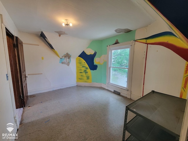 725 River St, Owosso, MI 48867 - bonus room with lofted ceiling and baseboards