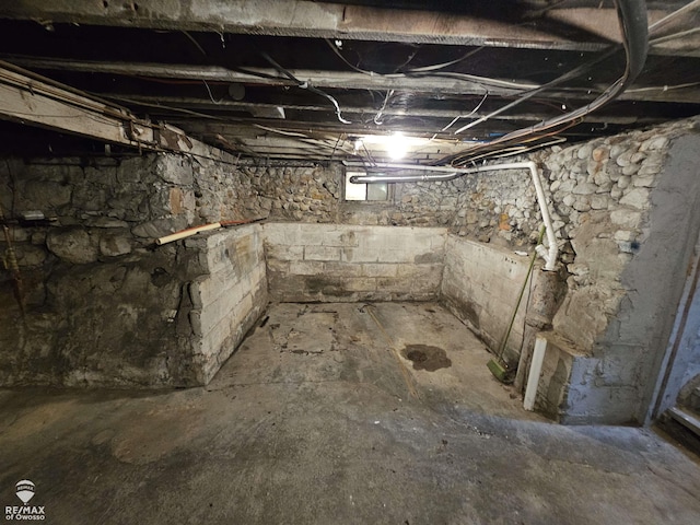 725 River St, Owosso, MI 48867 - view of basement
