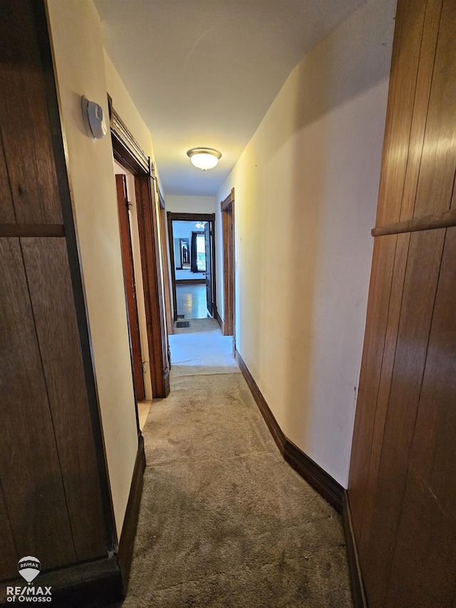 725 River St, Owosso, MI 48867 - corridor featuring carpet flooring