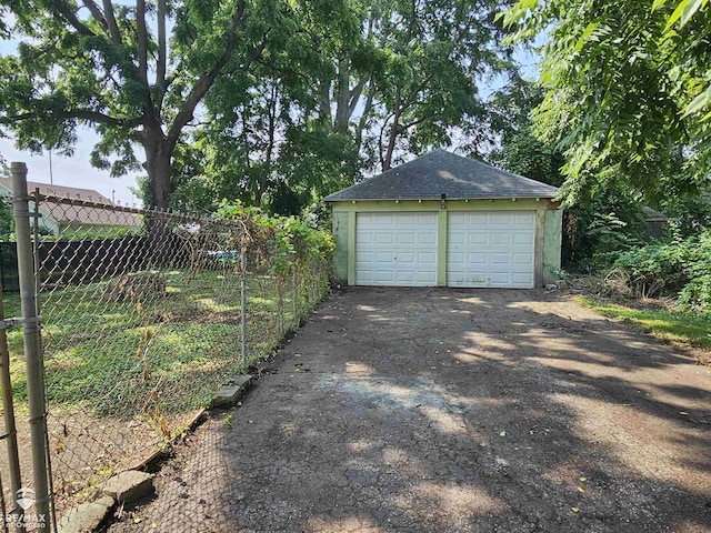 725 River St, Owosso, MI 48867 - view of detached garage