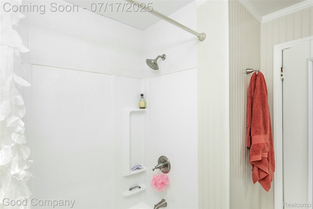 2404 Rowland Ave, Royal Oak, MI 48067 - full bath featuring shower / bath combination with curtain and ornamental molding