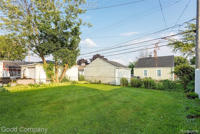 2404 Rowland Ave, Royal Oak, MI 48067 - view of yard