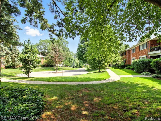 1711 Huntingwood Ln, Bloomfield Hills, MI 48304 - view of home's community with a lawn