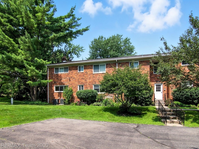 1711 Huntingwood Ln, Bloomfield Hills, MI 48304 - view of building exterior