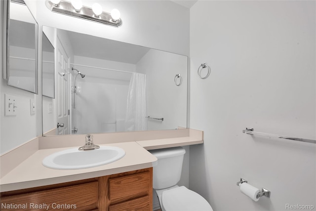 1236 University Dr, Pontiac, MI 48342 - full bath featuring vanity and a shower with shower curtain
