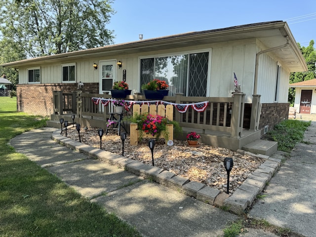 39909 Bridgeview St, Harrison Township, MI 48045 - back of property featuring brick siding