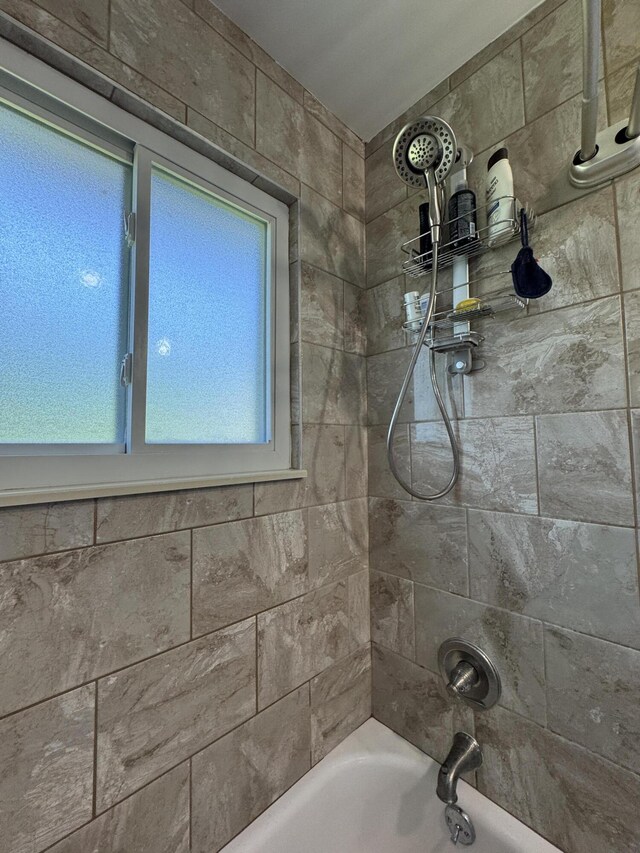 39909 Bridgeview St, Harrison Township, MI 48045 - full bath featuring washtub / shower combination