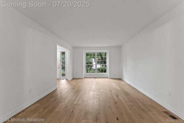 2915 Greenbrooke Ln, West Bloomfield, MI 48324 - photo 8