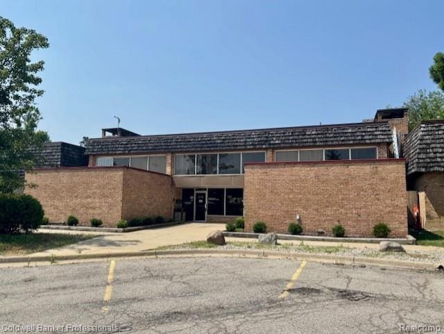 2120 Pauline Blvd Unit 305, Ann Arbor, MI 48103 - view of building exterior featuring uncovered parking