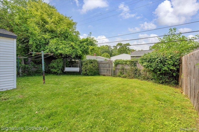 1221 E 13 Mile Rd, Royal Oak, MI 48073 - view of fenced backyard