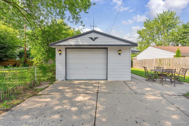 1221 E 13 Mile Rd, Royal Oak, MI 48073 - detached garage with driveway