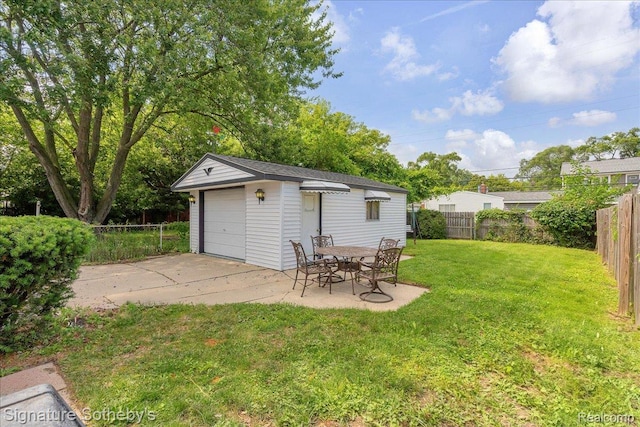 1221 E 13 Mile Rd, Royal Oak, MI 48073 - fenced backyard featuring a garage and a patio area
