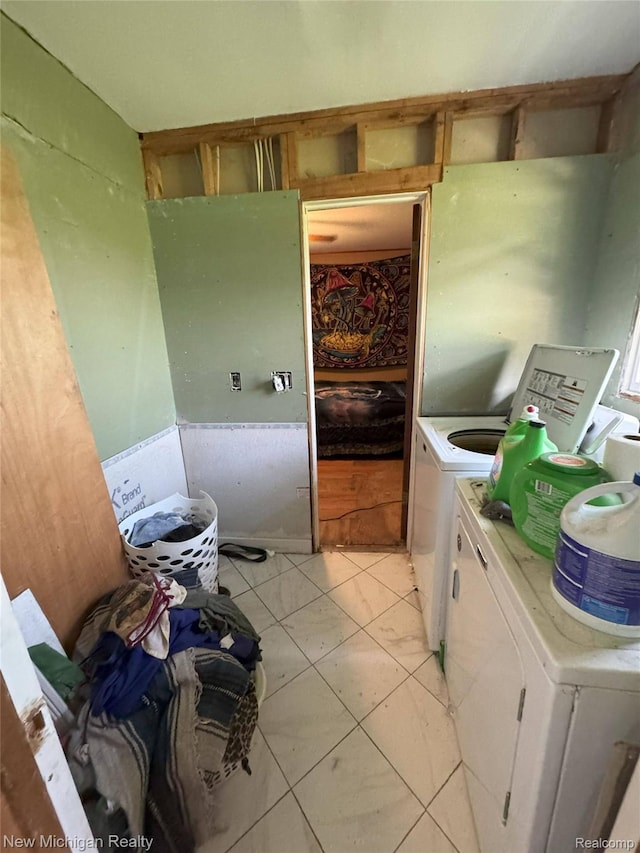 5407 Ostrom Rd, Attica, MI 48412 - laundry room with washing machine and dryer