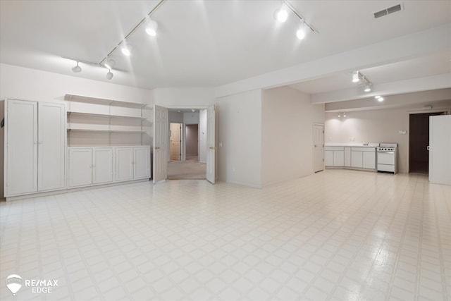 8078 Hawkcrest Dr, Grand Blanc, MI 48439 - view of garage