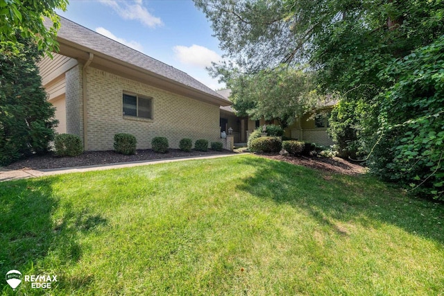 8078 Hawkcrest Dr, Grand Blanc, MI 48439 - view of green lawn
