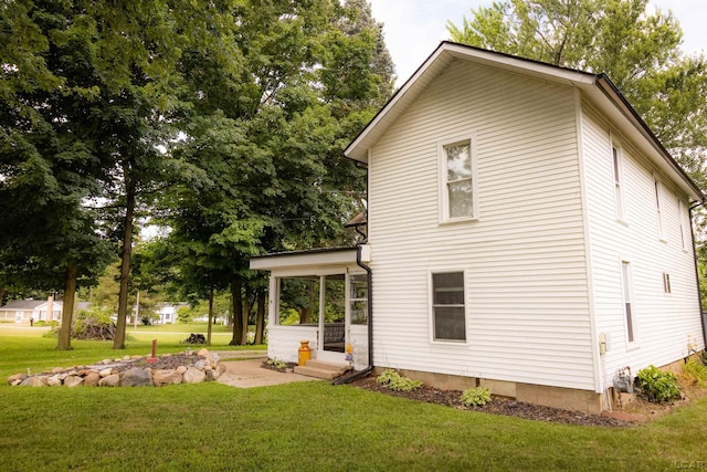 1193 Seneca St, Adrian, MI 49221 - rear view of property with a yard