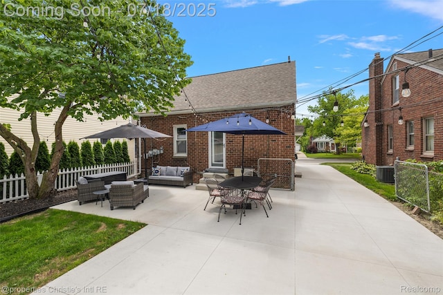 1816 Roslyn Rd, Grosse Pointe Woods, MI 48236 - view of patio / terrace with an outdoor hangout area