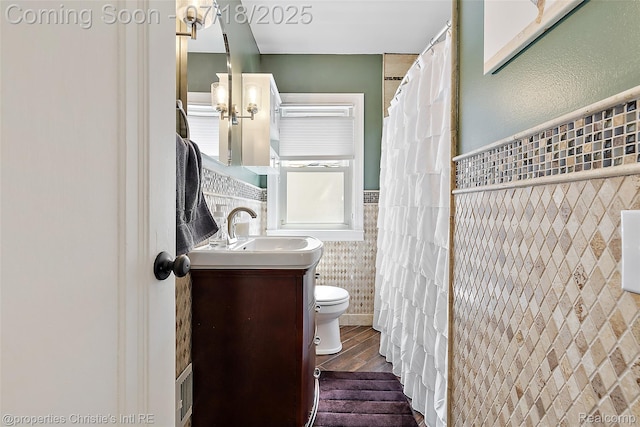 1816 Roslyn Rd, Grosse Pointe Woods, MI 48236 - full bathroom with tile walls, vanity, a wainscoted wall, wood finished floors, and curtained shower