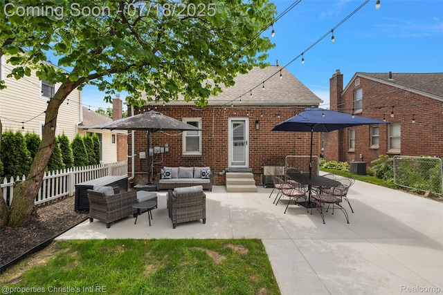 1816 Roslyn Rd, Grosse Pointe Woods, MI 48236 - view of patio / terrace with an outdoor living space and entry steps