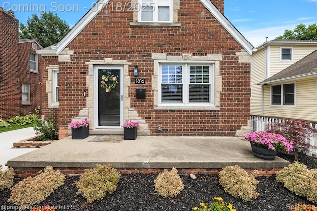 1816 Roslyn Rd, Grosse Pointe Woods, MI 48236 - view of front of house with brick siding