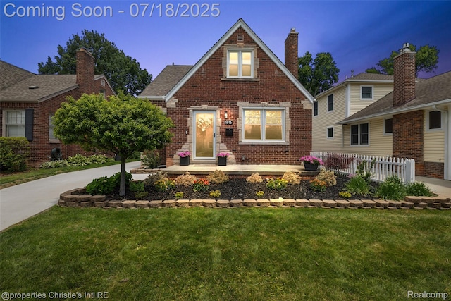 1816 Roslyn Rd, Grosse Pointe Woods, MI 48236 - tudor-style house with brick siding and a front yard