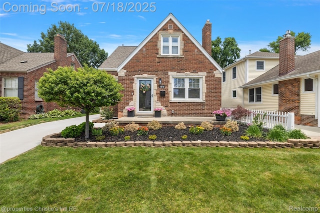 1816 Roslyn Rd, Grosse Pointe Woods, MI 48236 - tudor house featuring brick siding