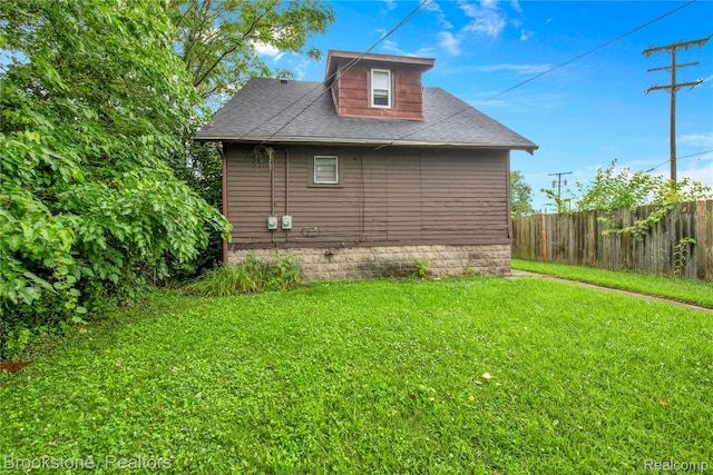 13528 Ardmore St, Detroit, MI 48227 - view of side of property with a shingled roof