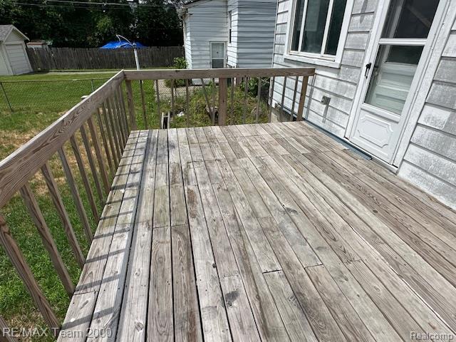 214 E Hazelhurst St, Ferndale, MI 48220 - wooden terrace featuring a fenced backyard