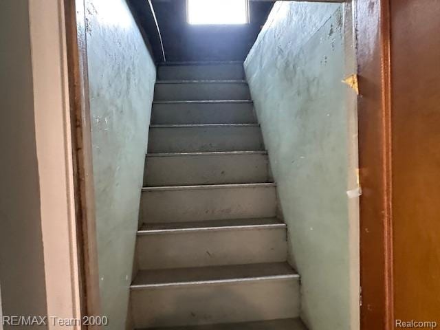 214 E Hazelhurst St, Ferndale, MI 48220 - view of stairs