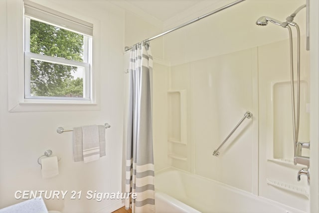 209 3rd St, Linwood, MI 48634 - full bath with shower / bath combination with curtain and crown molding