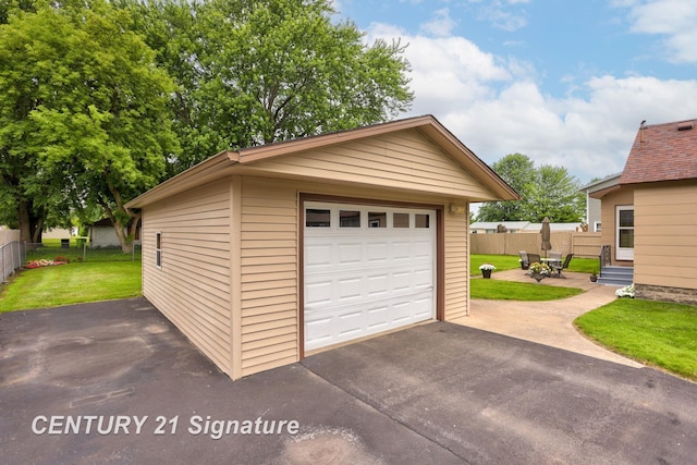 209 3rd St, Linwood, MI 48634 - detached garage featuring driveway
