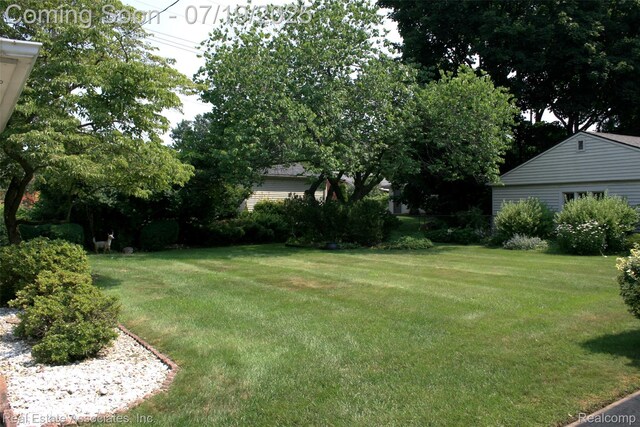 35260 Richland St, Livonia, MI 48150 - photo 15