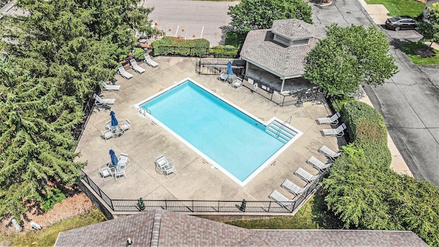 113 Ponds View Dr, Ann Arbor, MI 48103 - aerial view of property and surrounding area with a pool