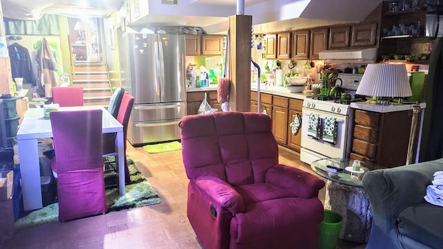 28740 Tavistock Trl, Southfield, MI 48034 - below grade area featuring freestanding refrigerator