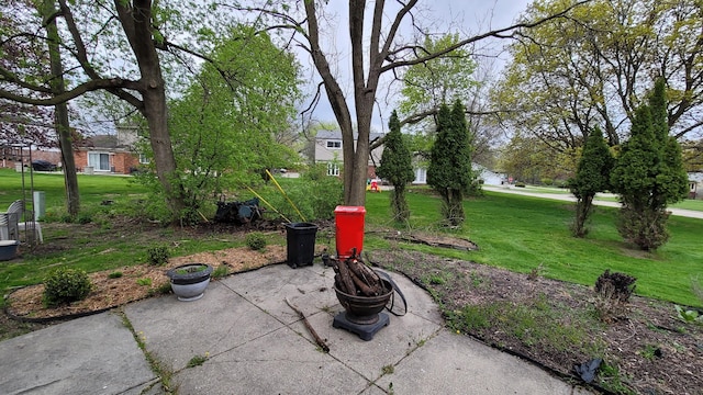 28740 Tavistock Trl, Southfield, MI 48034 - view of green lawn with a patio area